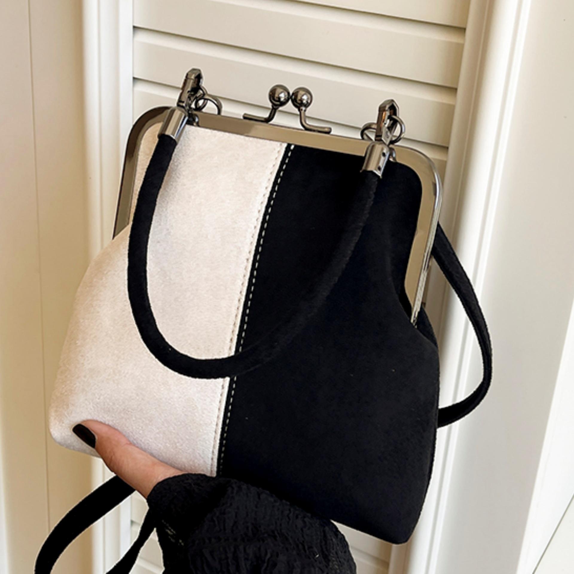 Niche shell women s bag, Korean version of versatile shoulder bag, textured crossbody clip bag, frosted design handbag
Niche shell women s bag, Korean version of versatile shoulder bag, textured crossbody clip bag, frosted design handbag