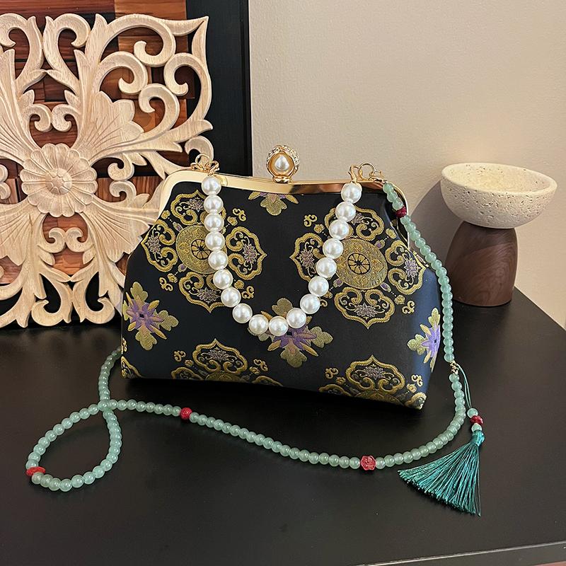 New Embroidered Shell Handbag for Women Chinese Style Single Shoulder Bag with Tassel Pendant Crossbody Bag Beaded Pearl Handle чёрный
New Embroidered Shell Handbag for Women Chinese Style Single Shoulder Bag with Tassel Pendant Crossbody Bag Beaded Pearl Handle чёрный