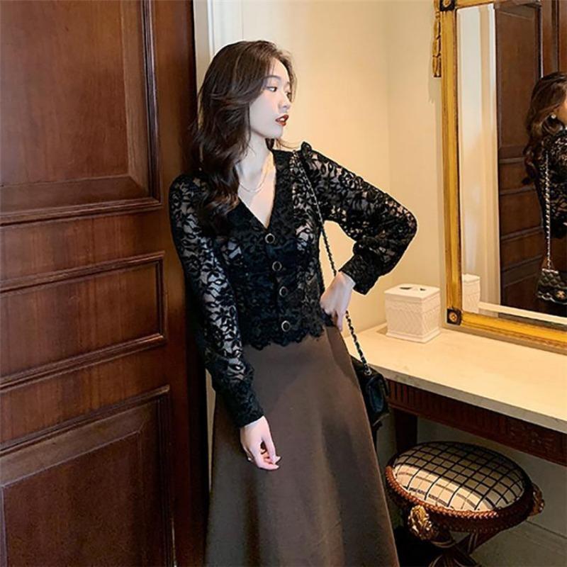 Модний жіночий французький висококласний червоний топ з V-подібним вирізом, ретро сорочка з мереживною сорочкою для носіння під низ, західний стиль S чорний
Модний жіночий французький висококласний червоний топ з V-подібним вирізом, ретро сорочка з мереживною сорочкою для носіння під низ, західний стиль S чорний