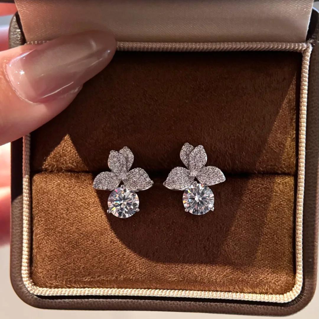 Eight Hearts and Eight Arrows, Super Flash Zircon Stud Earrings, Slightly Inlaid with Diamond Clover Earrings for Women
Eight Hearts and Eight Arrows, Super Flash Zircon Stud Earrings, Slightly Inlaid with Diamond Clover Earrings for Women