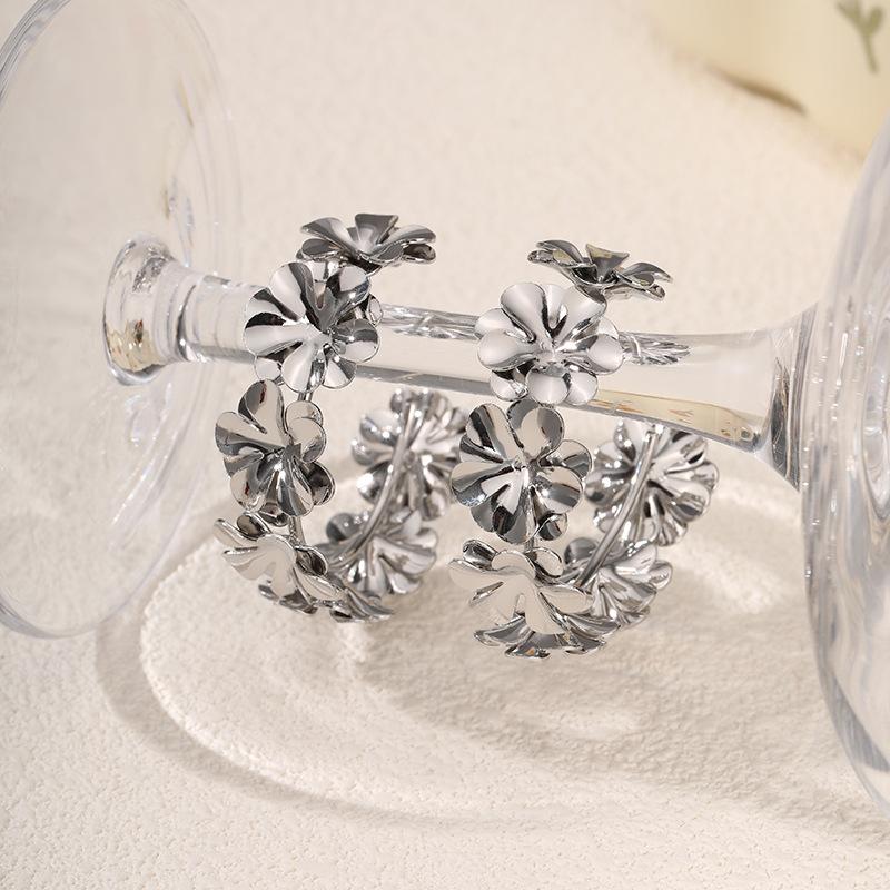 Новые серьги-цветы золотого цвета в стиле инс для женщин, подчеркивающие лицо и делающие его худым, трехмерные ретро-серьги-цветы для женщин серебряный
Новые серьги-цветы золотого цвета в стиле инс для женщин, подчеркивающие лицо и делающие его худым, трехмерные ретро-серьги-цветы для женщин серебряный