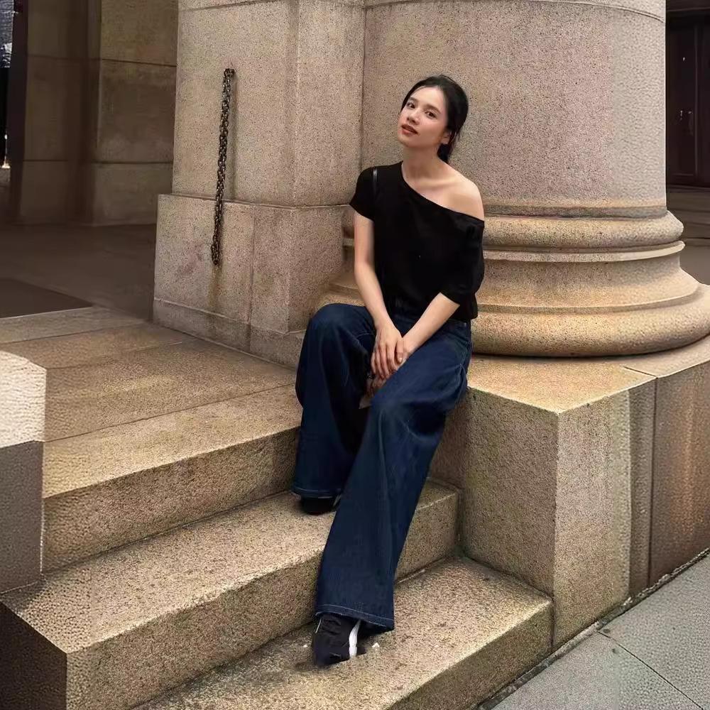 Zhang Jingyi, the same black loose casual short-sleeved T-shirt, summer one-word slanted shoulder off-the-shoulder Spice Girl atmosphere top woman S чорний
Zhang Jingyi, the same black loose casual short-sleeved T-shirt, summer one-word slanted shoulder off-the-shoulder Spice Girl atmosphere top woman S чорний