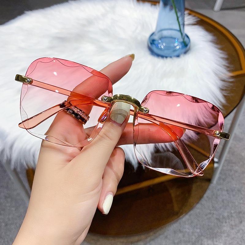 Square Rimless Sunglasses Women Luxury Designe Summer Red Glasses Fashion Sun Glasses for Men Shades Gafas De Sol Mujer розовый
Square Rimless Sunglasses Women Luxury Designe Summer Red Glasses Fashion Sun Glasses for Men Shades Gafas De Sol Mujer розовый