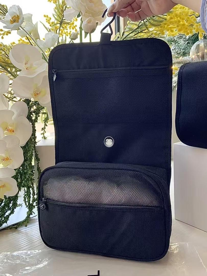 Exquisite Large-Capacity Travel Makeup Bag - Waterproof, Convenient Handheld Cosmetic Storage Daily Use
Exquisite Large-Capacity Travel Makeup Bag - Waterproof, Convenient Handheld Cosmetic Storage Daily Use