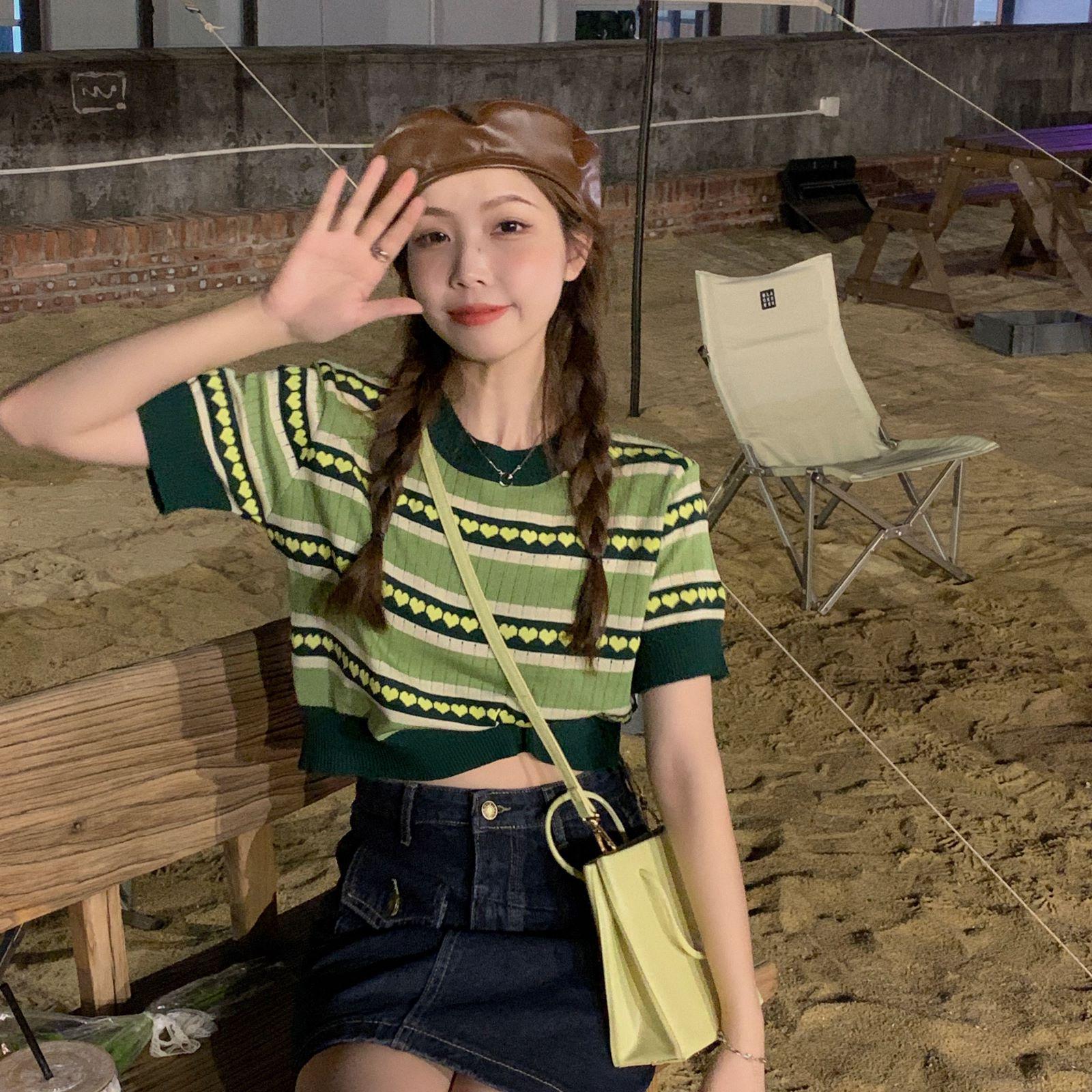 Women s Avocado Green Knitted Slim Fit Short Sleeve Top - Retro Spring/Summer Design One Size (recommended for under 125 lbs)
Women s Avocado Green Knitted Slim Fit Short Sleeve Top - Retro Spring/Summer Design One Size (recommended for under 125 lbs)