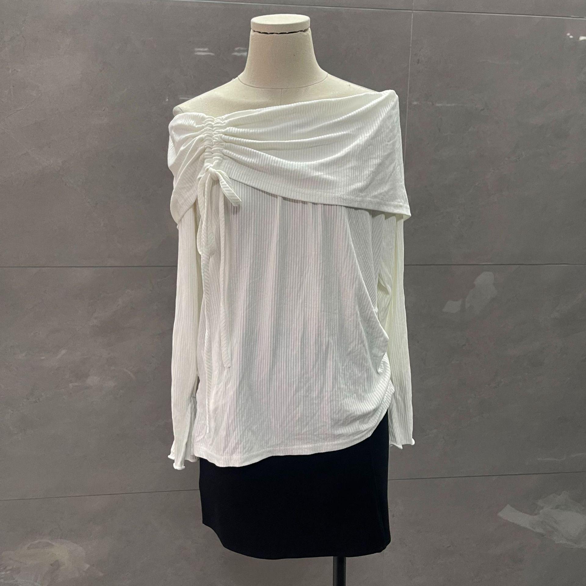 French Retro Irregular Off-Shoulder Knitted Sweater with Bell Sleeves for Women S ~95 jin
French Retro Irregular Off-Shoulder Knitted Sweater with Bell Sleeves for Women S ~95 jin