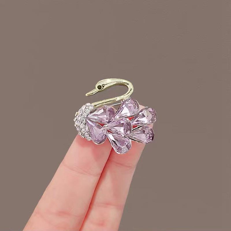 Корейская элегантная цветочная брошь с животным: Высококлассная женская брошь-булавка для воротника пальто или костюма
Корейская элегантная цветочная брошь с животным: Высококлассная женская брошь-булавка для воротника пальто или костюма