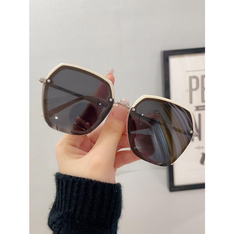 JYL TS Cat Eye Sunglasses Women UV Protection European Big Frame 8813 A-5685 червоний колір
JYL TS Cat Eye Sunglasses Women UV Protection European Big Frame 8813 A-5685 червоний колір