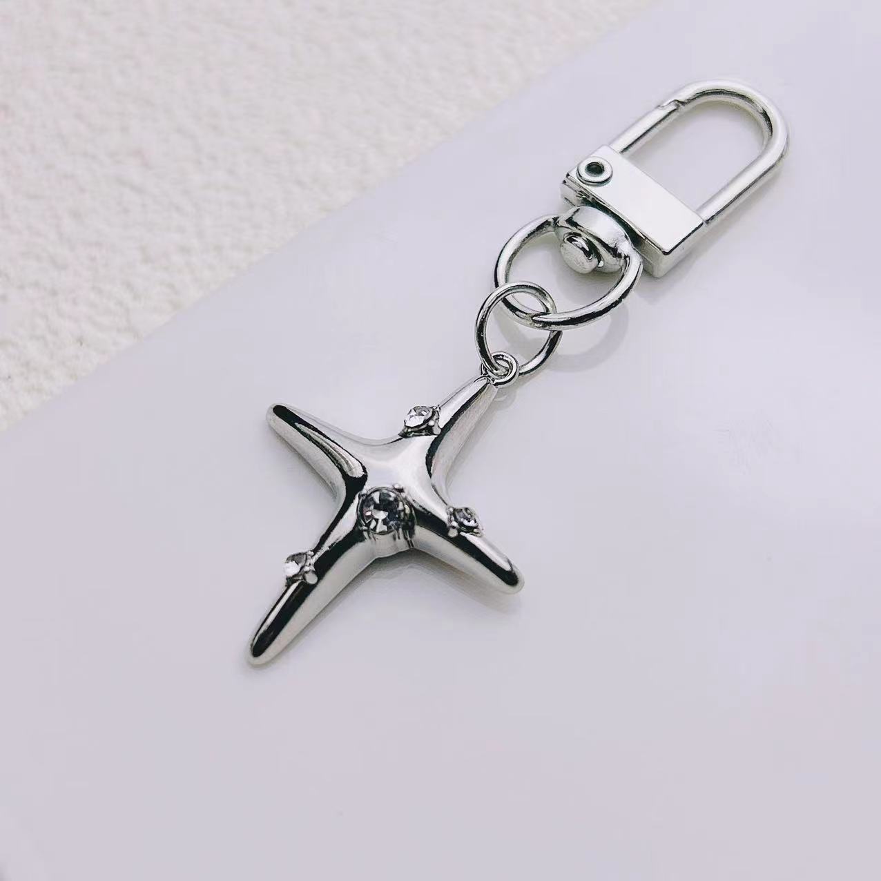 Модный брелок Star Hollow, подвеска для сумки, бижутерия, мужские и женские аксессуары для рюкзака, автомобильный брелок
Модный брелок Star Hollow, подвеска для сумки, бижутерия, мужские и женские аксессуары для рюкзака, автомобильный брелок