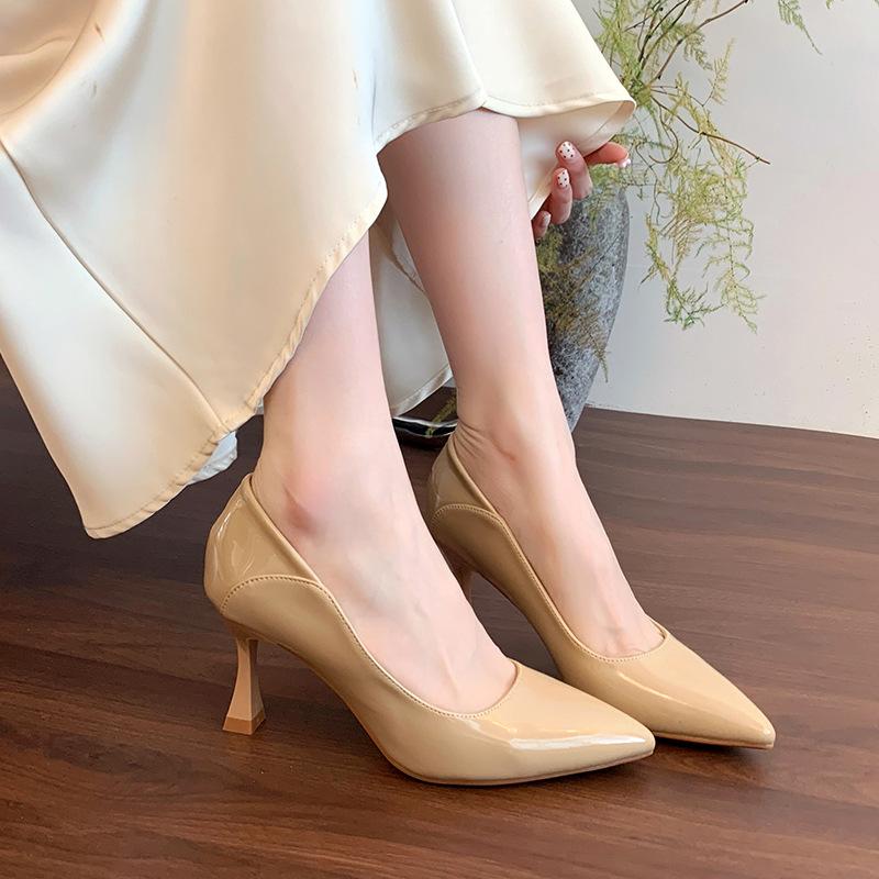 pointed shallow mouth single shoes high heels widened and fattened large size women s shoes patent leather versatile commuter work shoes 45
pointed shallow mouth single shoes high heels widened and fattened large size women s shoes patent leather versatile commuter work shoes 45