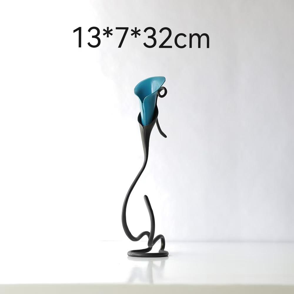 Mid-century modern beast style calla lily candle holder, vintage style candle holder, minimalist and elegant,creative decoration
Mid-century modern beast style calla lily candle holder, vintage style candle holder, minimalist and elegant,creative decoration