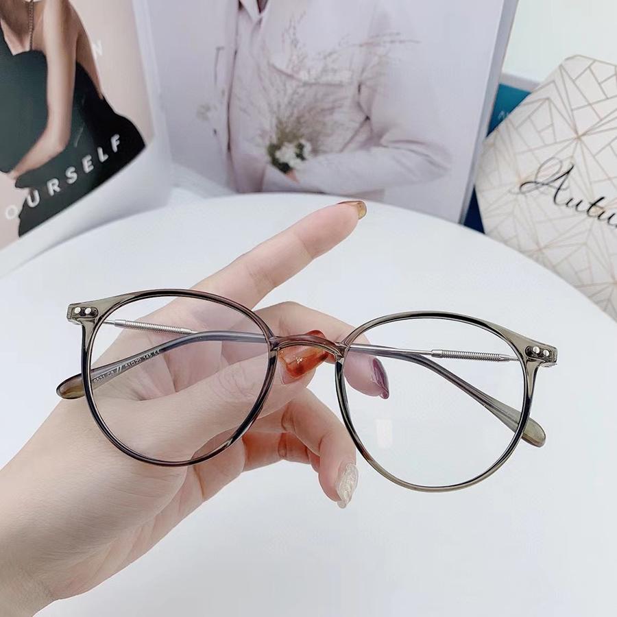 Новые очки с защитой от синего света для женщин, модные и классические декоративные очки овальной формы с плоской подсветкой для мужчин серый
Новые очки с защитой от синего света для женщин, модные и классические декоративные очки овальной формы с плоской подсветкой для мужчин серый