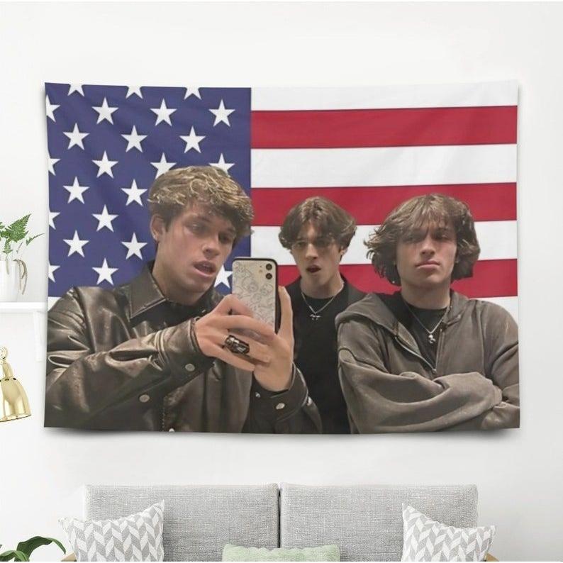Tapestry Funny Wall Sturniolo Triplets Wanging 75x100 чёрный
Tapestry Funny Wall Sturniolo Triplets Wanging 75x100 чёрный