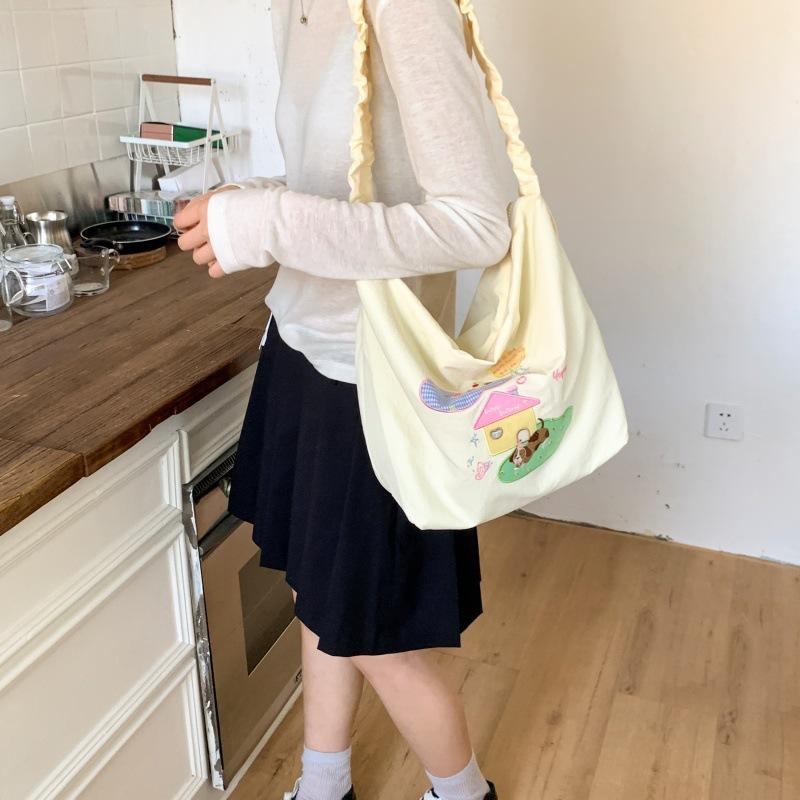 Bags Large capacity women s armpit bags New cartoon printed bucket bags Casual lazy wind nylon canvas bags белый
Bags Large capacity women s armpit bags New cartoon printed bucket bags Casual lazy wind nylon canvas bags белый