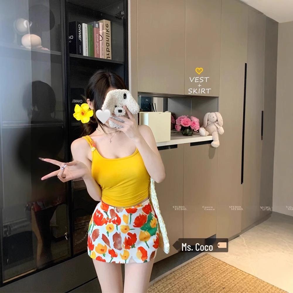 Dopamine Summer Flower Brooch Camisole with Chest Pad and Double Shoulder Straps for Women XL
Dopamine Summer Flower Brooch Camisole with Chest Pad and Double Shoulder Straps for Women XL