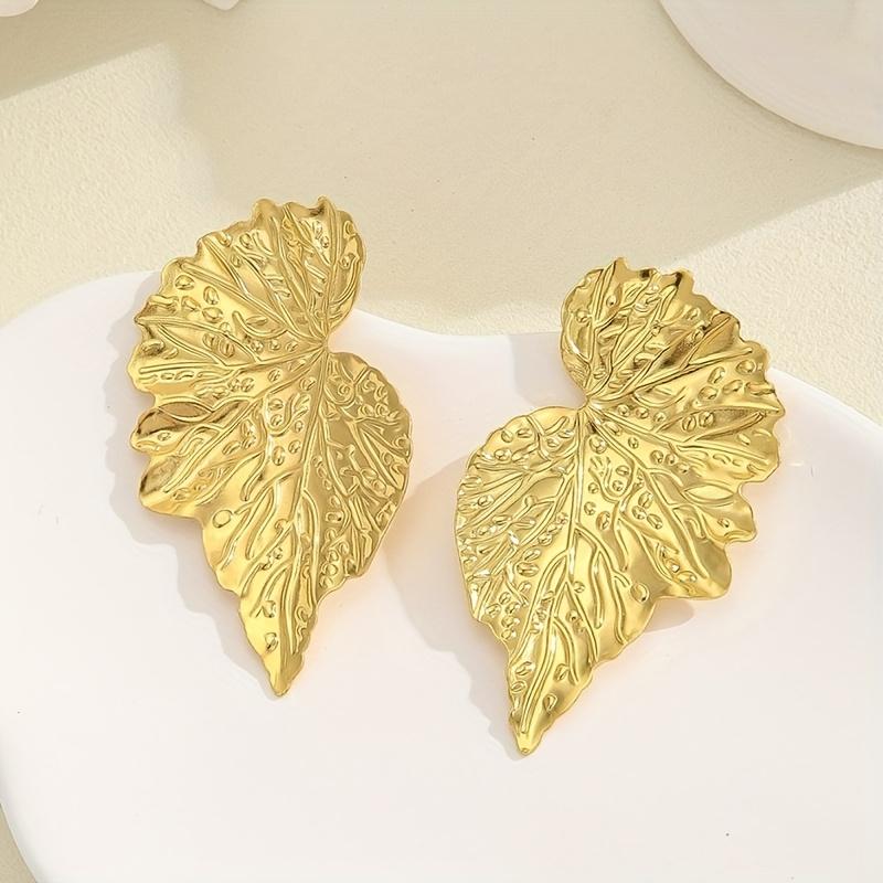 1 Pair of Gold Color Irregular Leaf Pattern Hanging Earrings, Women s Fashionable Classic Holiday Accessories Zircon
1 Pair of Gold Color Irregular Leaf Pattern Hanging Earrings, Women s Fashionable Classic Holiday Accessories Zircon