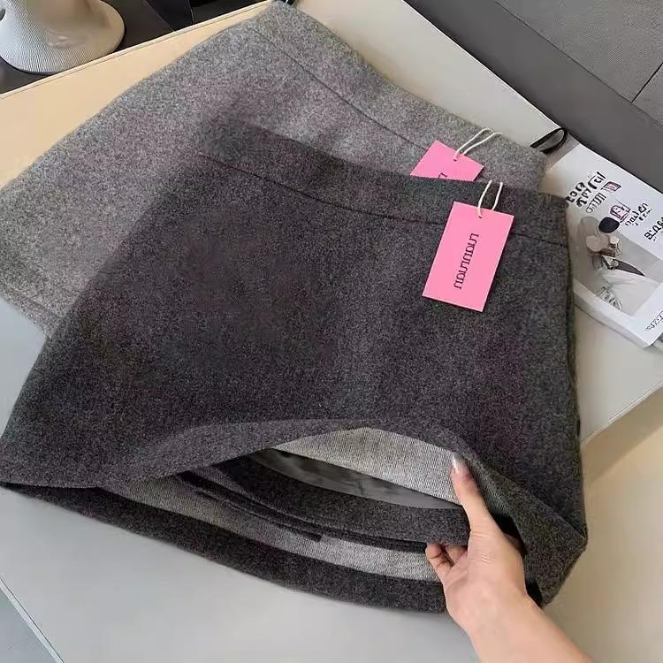 Stylish Gray Wool-Blend A-Line Short Skirt: Flattering Fit, Perfect for Fall/Winter. XL
Stylish Gray Wool-Blend A-Line Short Skirt: Flattering Fit, Perfect for Fall/Winter. XL