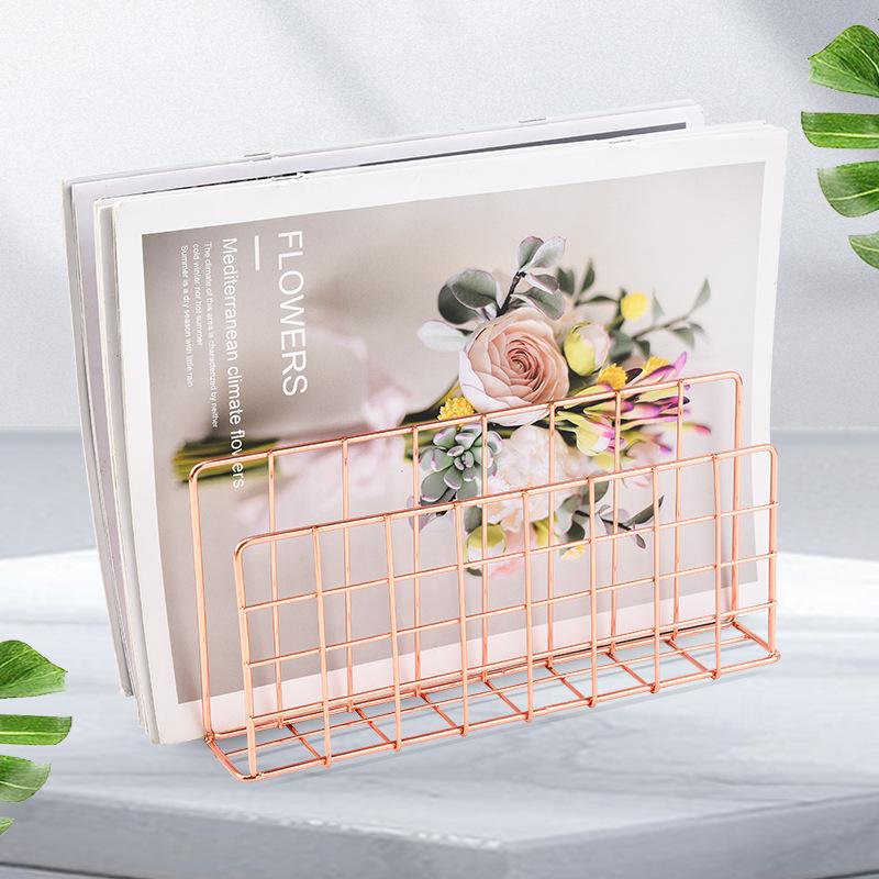 Nordic style wrought iron metal three grid bookshelf, home office desktop storage rack, wrought iron simple storage rack Small 17.5 * 9 * 13.5CM чорний
Nordic style wrought iron metal three grid bookshelf, home office desktop storage rack, wrought iron simple storage rack Small 17.5 * 9 * 13.5CM чорний