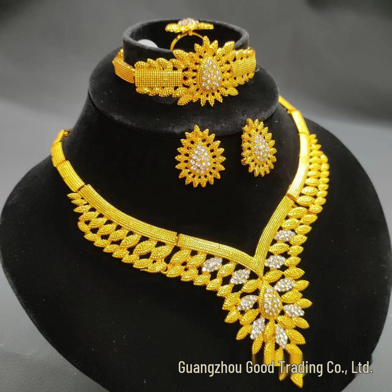 Позолоченный 24-каратным золотом свадебный ювелирный набор в дубайском стиле: Ожерелье и серьги (4 шт) 24k gold plated
Позолоченный 24-каратным золотом свадебный ювелирный набор в дубайском стиле: Ожерелье и серьги (4 шт) 24k gold plated