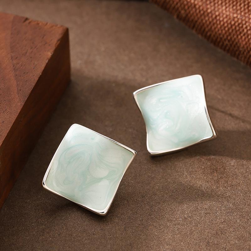 Stylish and simple oil dripping geometric square stud earrings women s niche design earrings light luxury high-end vacation style accessories синий
Stylish and simple oil dripping geometric square stud earrings women s niche design earrings light luxury high-end vacation style accessories синий