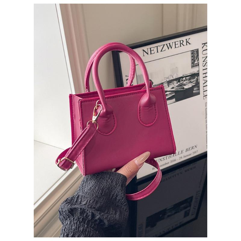 Летняя новая мини-квадратная сумка кроссбоди, простая ретро-мода, нишевая женская сумка на плечо розы красного
Летняя новая мини-квадратная сумка кроссбоди, простая ретро-мода, нишевая женская сумка на плечо розы красного