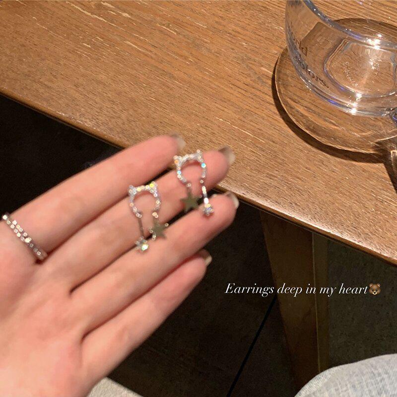 S925 Silver Needle Cat Stud Earrings with Diamonds for Women – High-End 2024 Trend, Niche Dangle Style & Exquisite Design.
S925 Silver Needle Cat Stud Earrings with Diamonds for Women – High-End 2024 Trend, Niche Dangle Style & Exquisite Design.