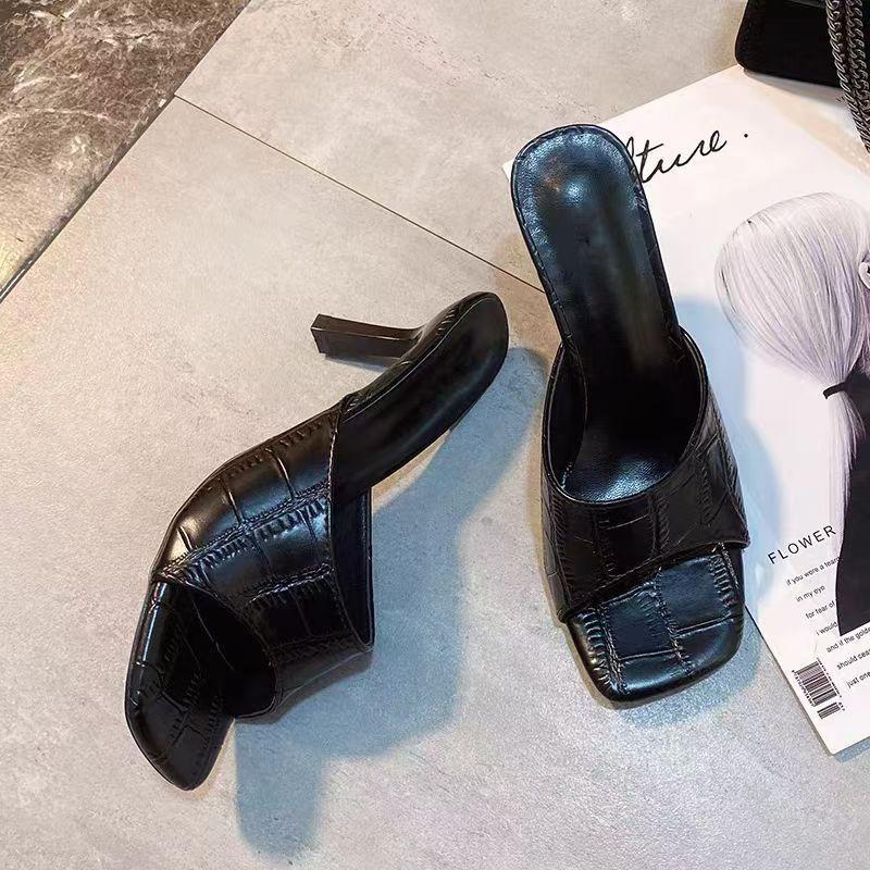 Fashion versatile Internet celebrity model 2025 summer new square head fish mouth high heel fine heel large size open toe cool slippers women 42
Fashion versatile Internet celebrity model 2025 summer new square head fish mouth high heel fine heel large size open toe cool slippers women 42