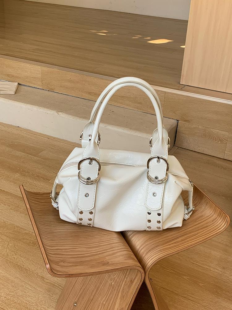 Fashion rivet women Shoulder Bag PU leather Hot girl motorcycle bag bolsa feminina female Underarm Bags ladies big handbag Black
Fashion rivet women Shoulder Bag PU leather Hot girl motorcycle bag bolsa feminina female Underarm Bags ladies big handbag Black