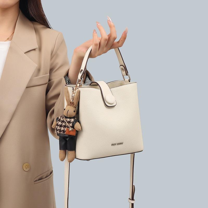 Bucket bag women s new leather women s bag summer popular large-capacity shoulder portable messenger bag
Bucket bag women s new leather women s bag summer popular large-capacity shoulder portable messenger bag