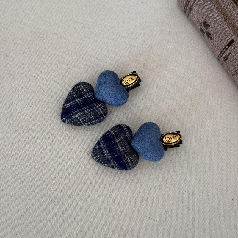 2Pcs Plaid Heart-shaped Fabric Hair Clip with Multi-color Wool Ball Decoration, Side Clip for Women s Sweet Bangs Hair Clip
2Pcs Plaid Heart-shaped Fabric Hair Clip with Multi-color Wool Ball Decoration, Side Clip for Women s Sweet Bangs Hair Clip