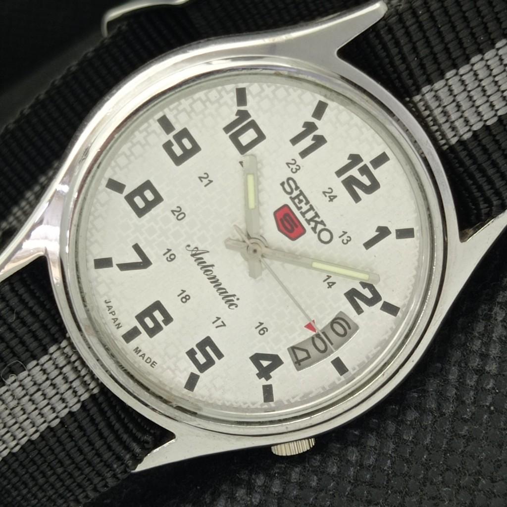 USED VINTAGE SEIKO 5 AUTOMATIC 7009A JAPAN MENS DATE SILVER WATCH 595a-a312320-9 SKU595a-a312320
USED VINTAGE SEIKO 5 AUTOMATIC 7009A JAPAN MENS DATE SILVER WATCH 595a-a312320-9 SKU595a-a312320
