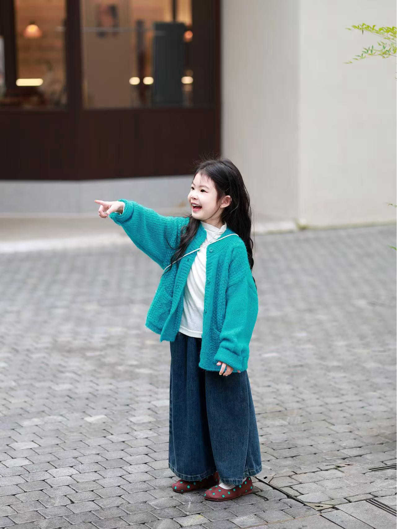 Детский вязаный кардиган из смесовой шерсти Libala - Осенний корейский стиль для девочек 130
Детский вязаный кардиган из смесовой шерсти Libala - Осенний корейский стиль для девочек 130