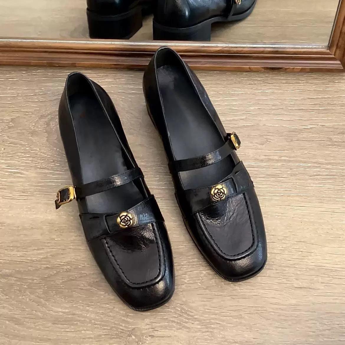 Sheepskin version~ Retro square head camellia Mary Jane shoes with commuting small leather shoes temperament thick heel single shoes women 34
Sheepskin version~ Retro square head camellia Mary Jane shoes with commuting small leather shoes temperament thick heel single shoes women 34