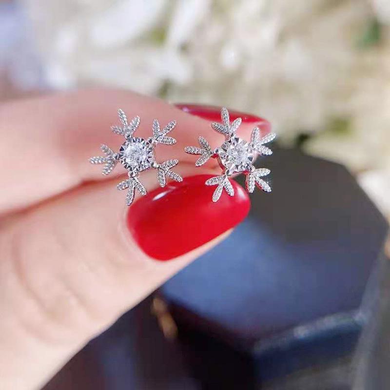 Cao Shi 2022 Exquisite Snowflake Zircon Stud Earrings - Christmas & New Year Sparkle
Cao Shi 2022 Exquisite Snowflake Zircon Stud Earrings - Christmas & New Year Sparkle