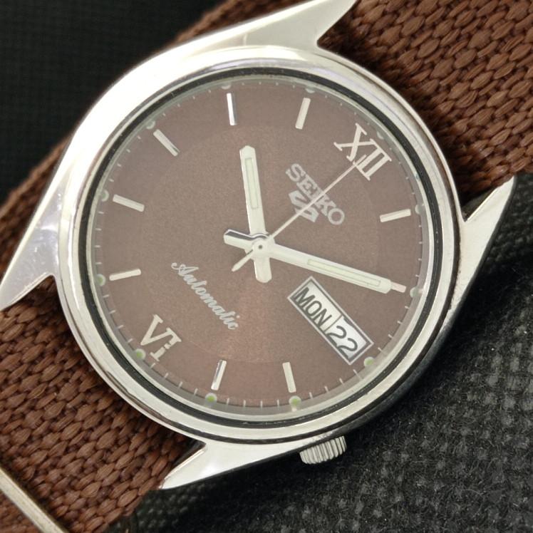 Б/У винтажные часы SEIKO 5 AUTOMATIC 7S36A JAPAN MENS D/D BROWN 612-a319049-2 SKU612-a319049
Б/У винтажные часы SEIKO 5 AUTOMATIC 7S36A JAPAN MENS D/D BROWN 612-a319049-2 SKU612-a319049