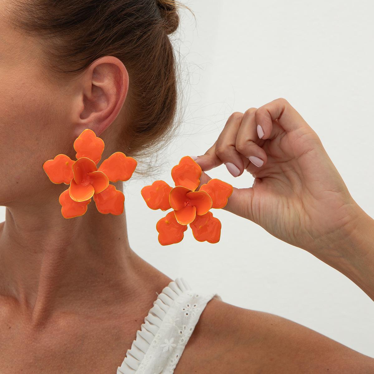 Exaggerated oil dripping big flower dopamine colored stud earrings, temperament vacation style flower ear jewelry women
Exaggerated oil dripping big flower dopamine colored stud earrings, temperament vacation style flower ear jewelry women