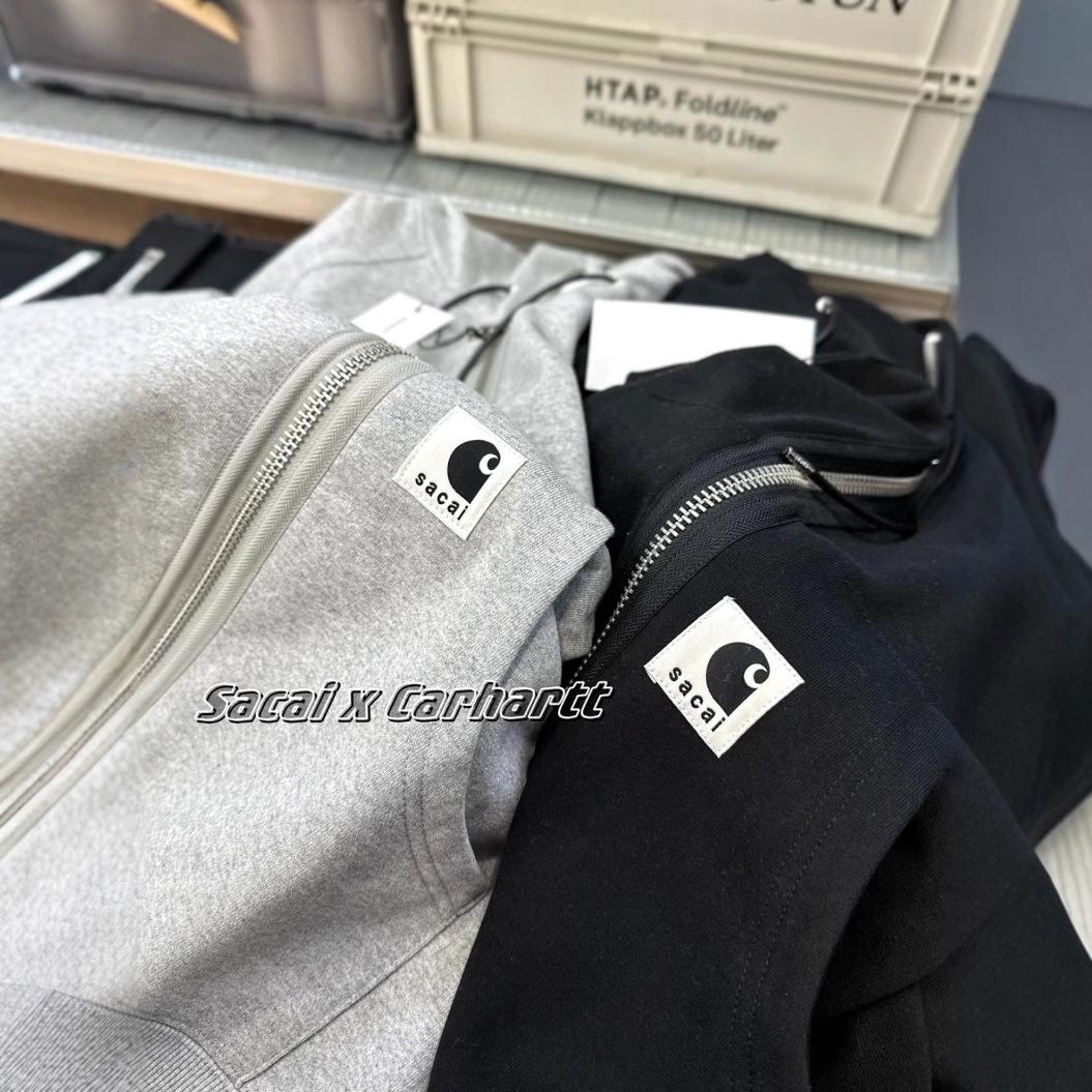 Sacai Carhartt Collab Hooded Sweatshirt Jacket - Solid Color, Logo, Classic Style Extra Large чорний
Sacai Carhartt Collab Hooded Sweatshirt Jacket - Solid Color, Logo, Classic Style Extra Large чорний