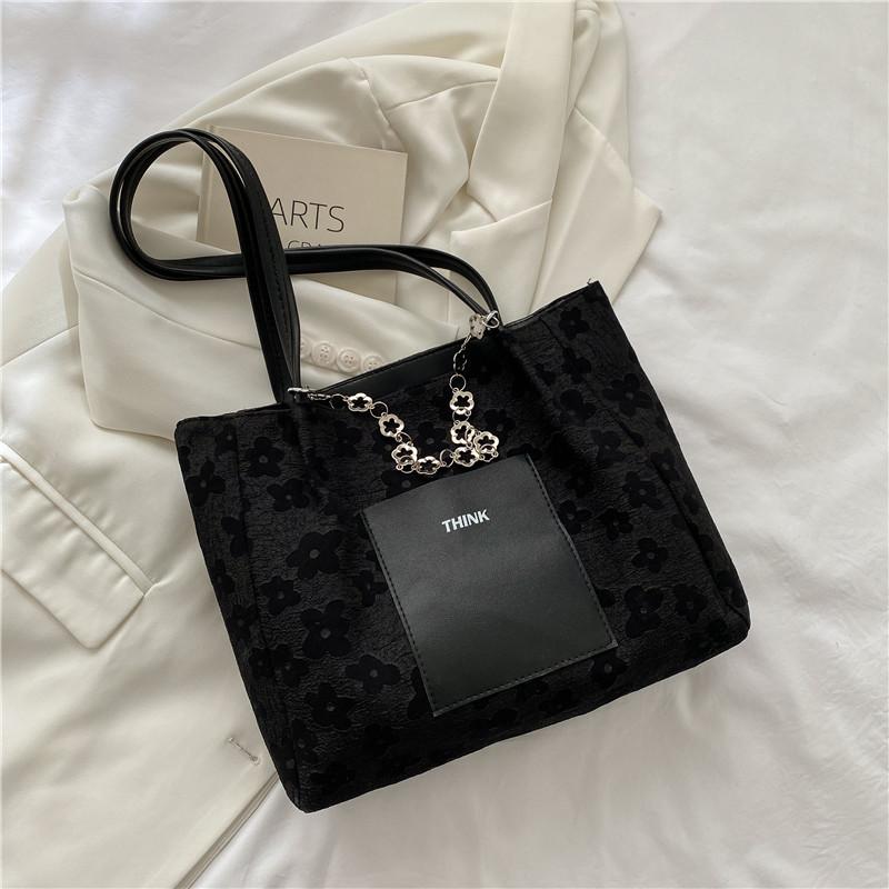Stylish Large Capacity White And Black Velvet Tote Bag For Women Perfect For College And Commute чорний
Stylish Large Capacity White And Black Velvet Tote Bag For Women Perfect For College And Commute чорний