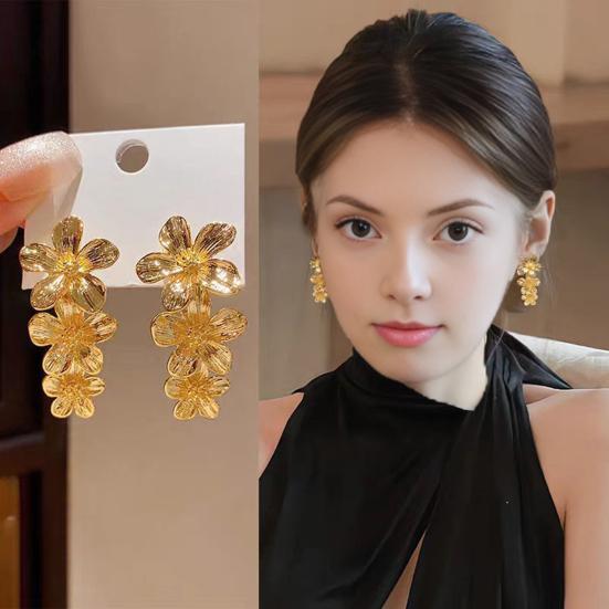 1 Pair Women Drop Earrings Geometric Design Flower Shape Stud Earrings Retro Style Shiny Texture Earrings золотистий
1 Pair Women Drop Earrings Geometric Design Flower Shape Stud Earrings Retro Style Shiny Texture Earrings золотистий