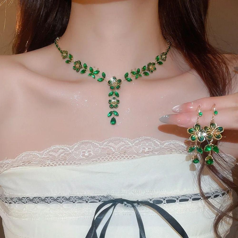 Trendy Zircon Necklaces Sweet Clavicle Chain Niche Jewelry Set Jewelry Accessories Style 2
Trendy Zircon Necklaces Sweet Clavicle Chain Niche Jewelry Set Jewelry Accessories Style 2