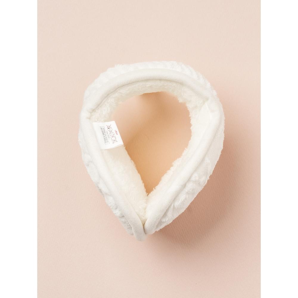 Daiso Вязаный узор Меховые складные наушники Айвори
Daiso Вязаный узор Меховые складные наушники Айвори