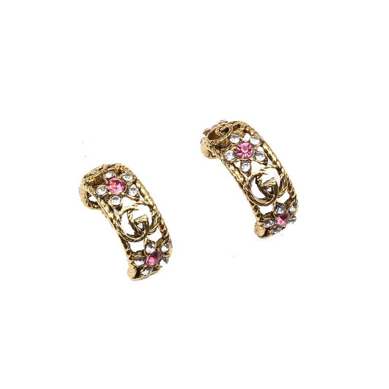 Classic Retro Letter-shaped Earrings, Fashionable Diamond-studded Earrings, Unique And Versatile Ear Accessories
Classic Retro Letter-shaped Earrings, Fashionable Diamond-studded Earrings, Unique And Versatile Ear Accessories