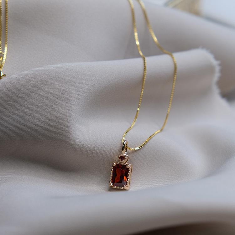 Vintage French Red Zircon Pendant Necklace, Gold-Plated S925 Silver Clavicle Chain - Elegant High-End Women s Accessory 925 Silver
Vintage French Red Zircon Pendant Necklace, Gold-Plated S925 Silver Clavicle Chain - Elegant High-End Women s Accessory 925 Silver