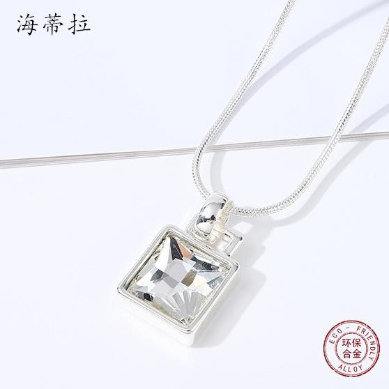 Square zircon sparkling pendant, fashionable versatile women s collarbone chain.
Square zircon sparkling pendant, fashionable versatile women s collarbone chain.