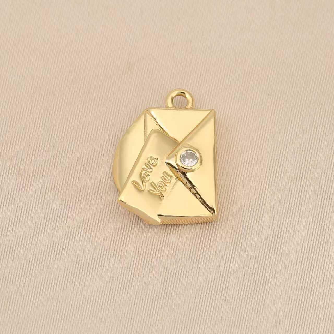 Liangfei European & American 18K Gold-Plated Envelope Love Letter Pendant - Handmade Creative Couple Jewelry Accessory золотий
Liangfei European & American 18K Gold-Plated Envelope Love Letter Pendant - Handmade Creative Couple Jewelry Accessory золотий