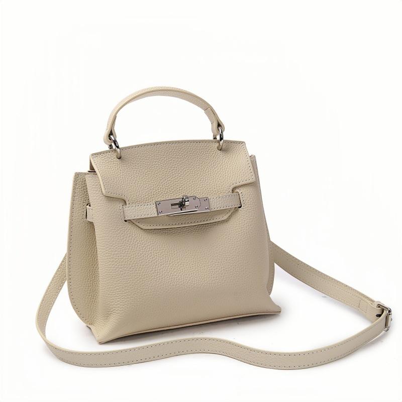 Перший шар коров яча шкіра 2025 новий Kelli сумка висока версія месенджер шкіряна великої місткості проста жіноча сумка через плече сумки 20*8*20
Перший шар коров яча шкіра 2025 новий Kelli сумка висока версія месенджер шкіряна великої місткості проста жіноча сумка через плече сумки 20*8*20