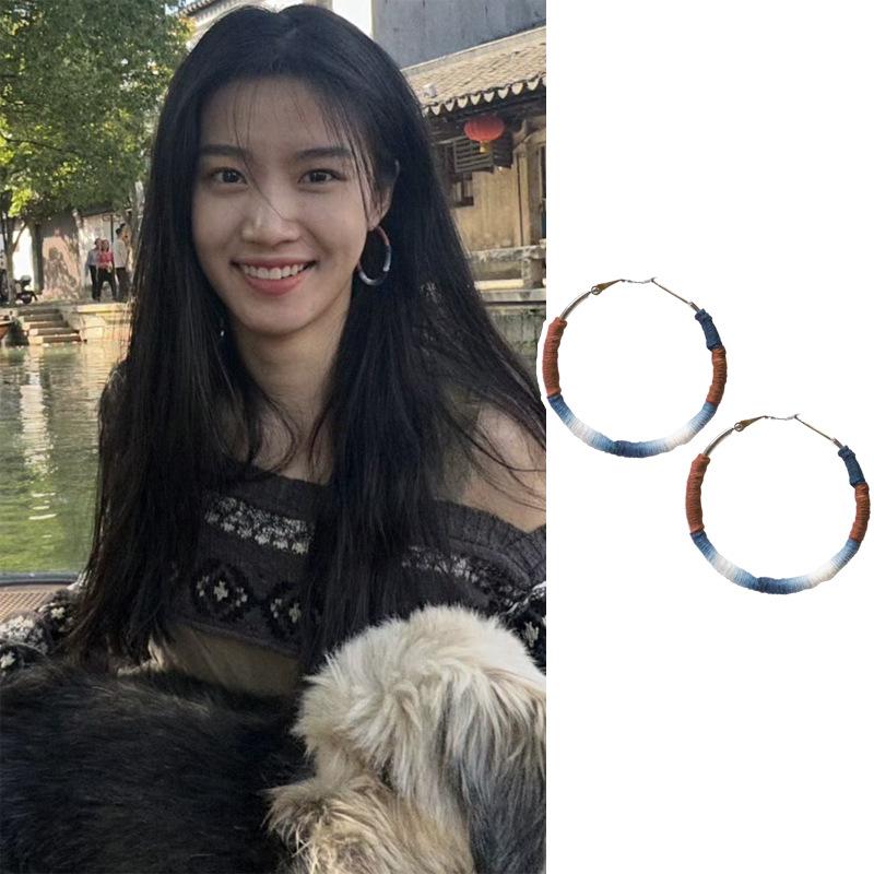 Color rope woven round earrings Versatile simple temperament earrings Fashion personality High sense earrings Women
Color rope woven round earrings Versatile simple temperament earrings Fashion personality High sense earrings Women