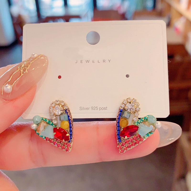 Handmade Crystal Heart Earrings - Japanese & Korean Inspired, Unique Design with Silver Needles, Popular Online Fashion Accessory.
Handmade Crystal Heart Earrings - Japanese & Korean Inspired, Unique Design with Silver Needles, Popular Online Fashion Accessory.