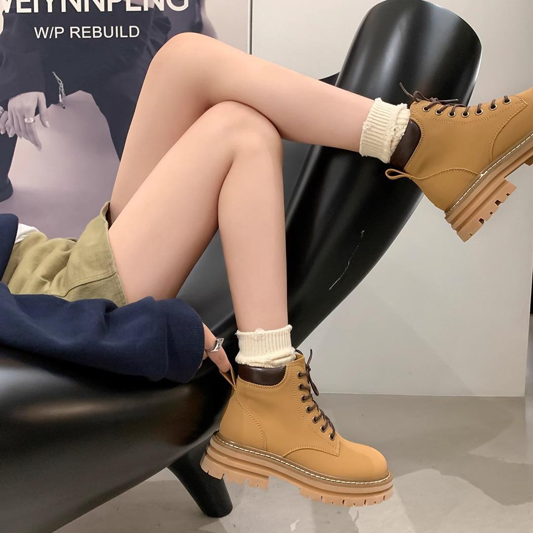 Spring and summer new kicks are not rotten, leather thick-soled heightening Martin boots, short boots, women s inner heightening rhubarb boots, couple 34
Spring and summer new kicks are not rotten, leather thick-soled heightening Martin boots, short boots, women s inner heightening rhubarb boots, couple 34