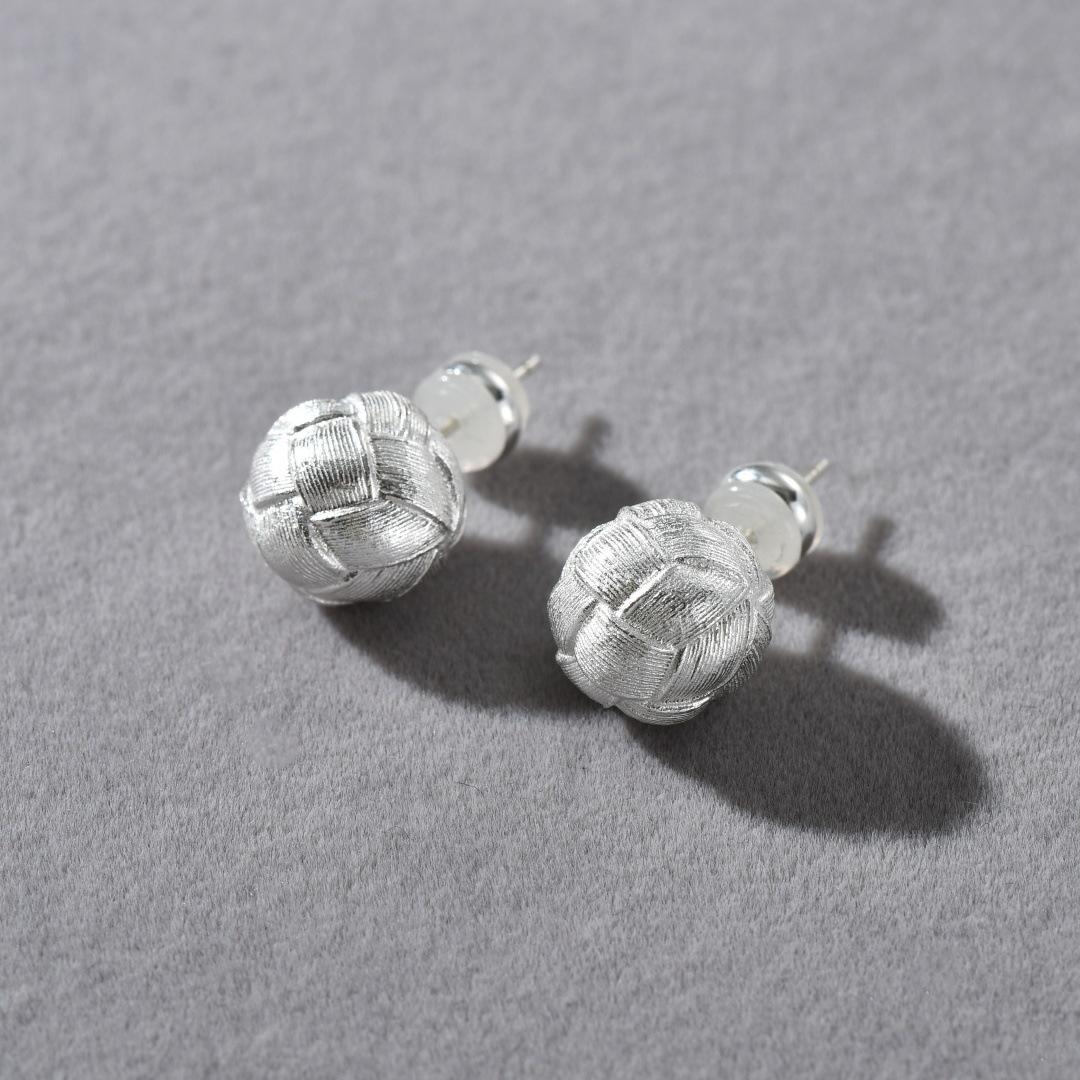 Trendy New Product Retro Fashion Simple Matte Brushed Woven Ball S925 Silver Needle Stud Earrings Niche Temperament Earrings
Trendy New Product Retro Fashion Simple Matte Brushed Woven Ball S925 Silver Needle Stud Earrings Niche Temperament Earrings